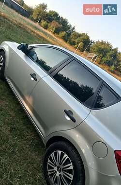 Хэтчбек Kia Ceed 2007 в 