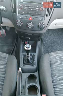 Хэтчбек Kia Ceed 2007 в 