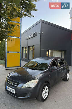 Хэтчбек Kia Ceed 2008 в Запорожье