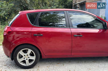 Хэтчбек Kia Ceed 2008 в 