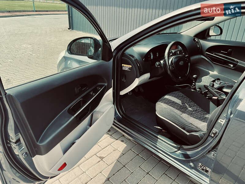 Хэтчбек Kia Ceed 2009 в Львове