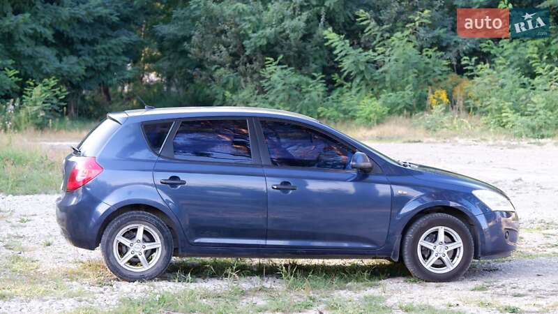 Хэтчбек Kia Ceed 2007 в Новояворовске