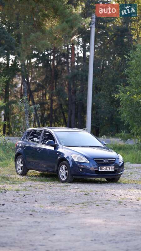 Хэтчбек Kia Ceed 2007 в Новояворовске