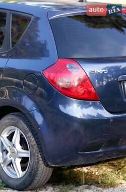 Хэтчбек Kia Ceed 2007 в Новояворовске