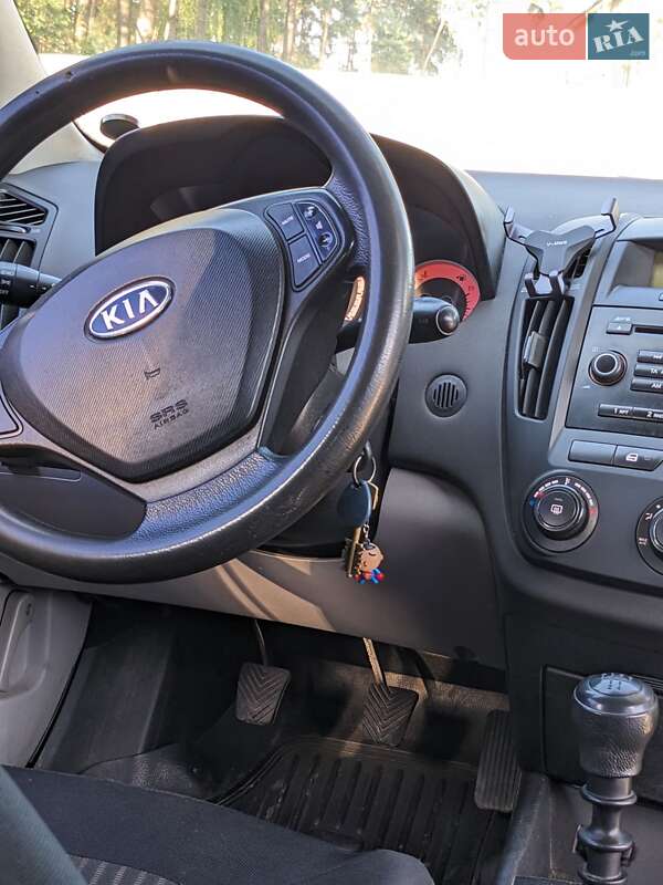 Хэтчбек Kia Ceed 2007 в Новояворовске