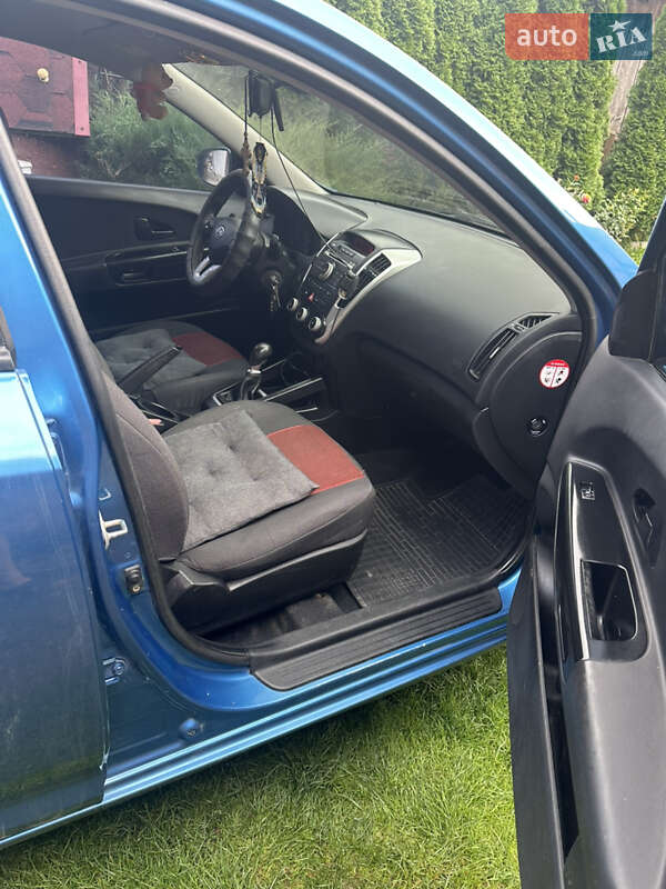 Хэтчбек Kia Ceed 2010 в Львове