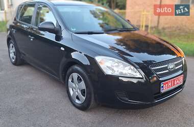 Хэтчбек Kia Ceed 2008 в 