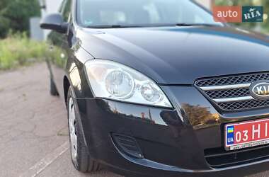 Хэтчбек Kia Ceed 2008 в 