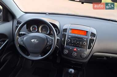 Хэтчбек Kia Ceed 2008 в 