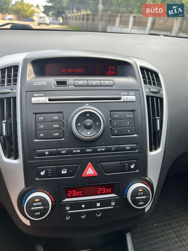 Универсал Kia Ceed 2010 в Радомышле