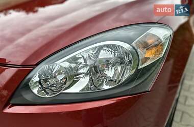 Хэтчбек Kia Ceed 2008 в 
