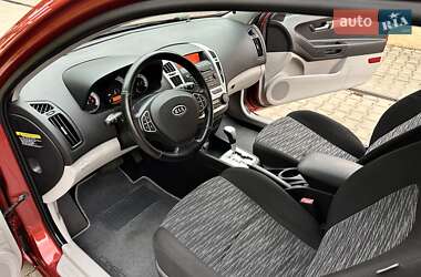 Хэтчбек Kia Ceed 2008 в 