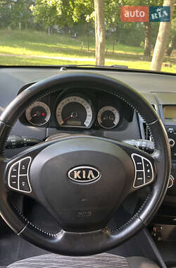 Хэтчбек Kia Ceed 2009 в 