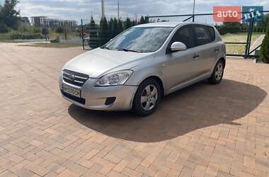 Хэтчбек Kia Ceed 2007 в 