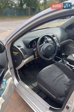 Хэтчбек Kia Ceed 2007 в 