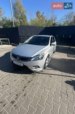 Хэтчбек Kia Ceed 2010 в Чернигове