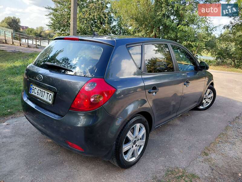 Хетчбек Kia Ceed 2008 в Києві фото 7 Хетчбек Kia Ceed 2008 в Києві