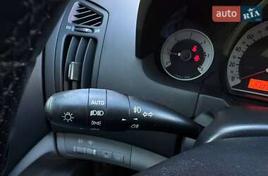 Хэтчбек Kia Ceed 2007 в 