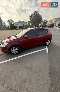 Хэтчбек Kia Ceed 2007 в 
