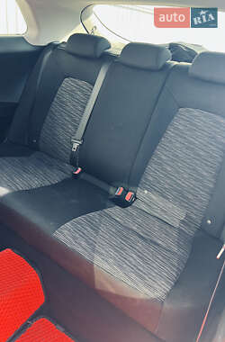 Хэтчбек Kia Ceed 2008 в 