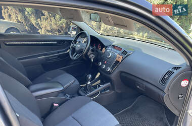 Хэтчбек Kia Ceed 2010 в 
