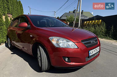 Хэтчбек Kia Ceed 2008 в 
