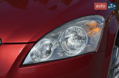 Хэтчбек Kia Ceed 2008 в 