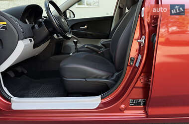 Хэтчбек Kia Ceed 2008 в 