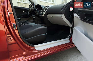 Хэтчбек Kia Ceed 2008 в 
