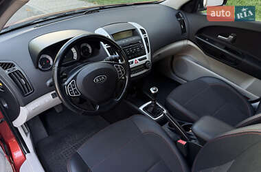 Хэтчбек Kia Ceed 2008 в 