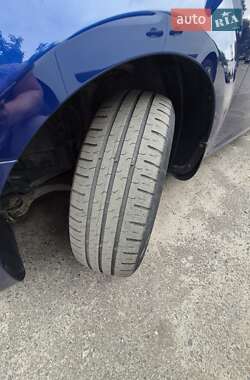 Хэтчбек Kia Ceed 2008 в 