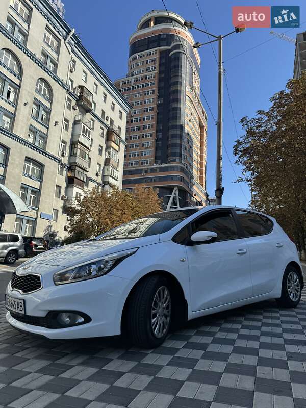 Хэтчбек Kia Ceed 2013 в Киеве