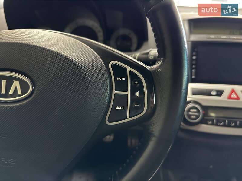 Хэтчбек Kia Ceed 2008 в Киеве