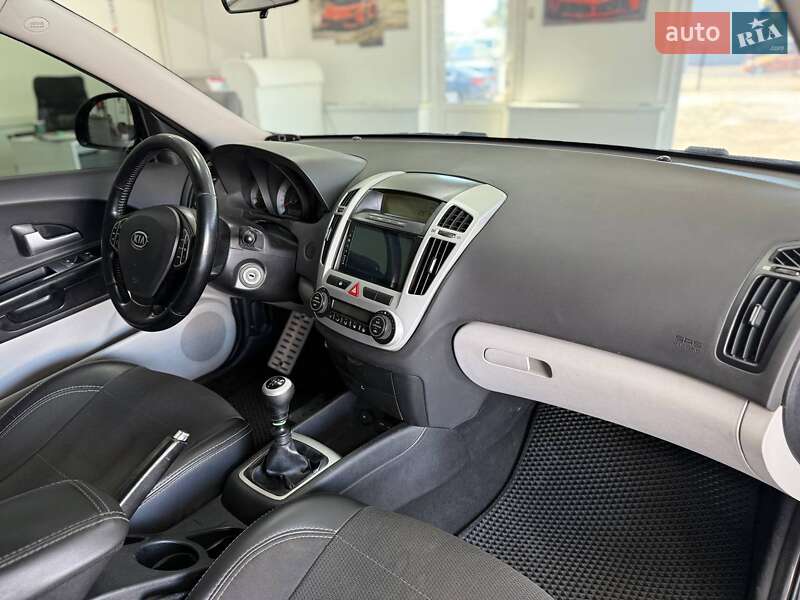 Хэтчбек Kia Ceed 2008 в Киеве