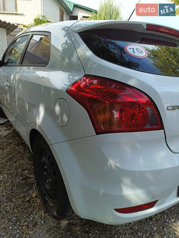 Хэтчбек Kia Ceed 2008 в Днепре