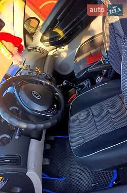 Хетчбек Kia Ceed 2008 в 