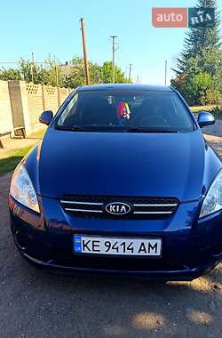 Хетчбек Kia Ceed 2008 в 