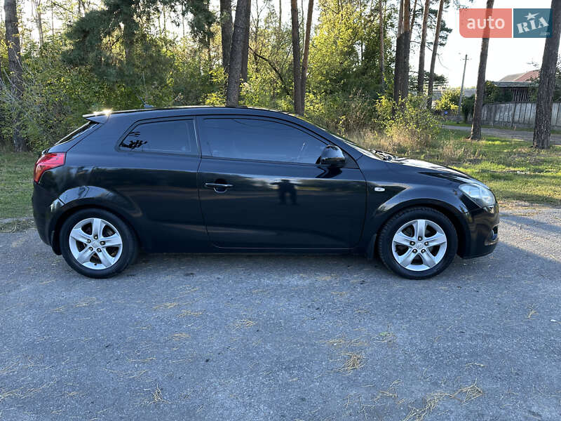 Хэтчбек Kia Ceed 2008 в Киеве