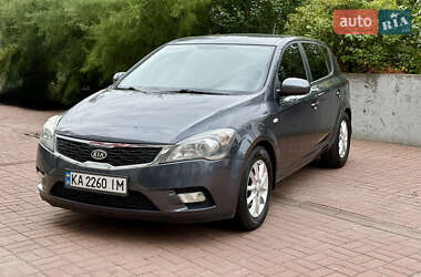Хэтчбек Kia Ceed 2010 в 