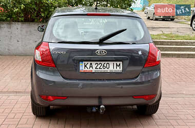 Хэтчбек Kia Ceed 2010 в 