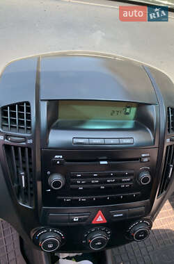 Хэтчбек Kia Ceed 2008 в 