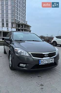 Хетчбек Kia Ceed 2011 в 