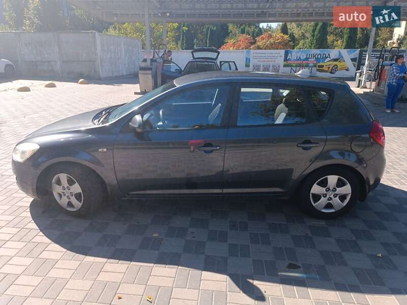 Хэтчбек Kia Ceed 2009 в Хмельницком