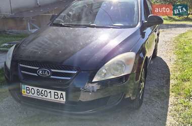 Хэтчбек Kia Ceed 2008 в 