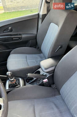 Хэтчбек Kia Ceed 2011 в 