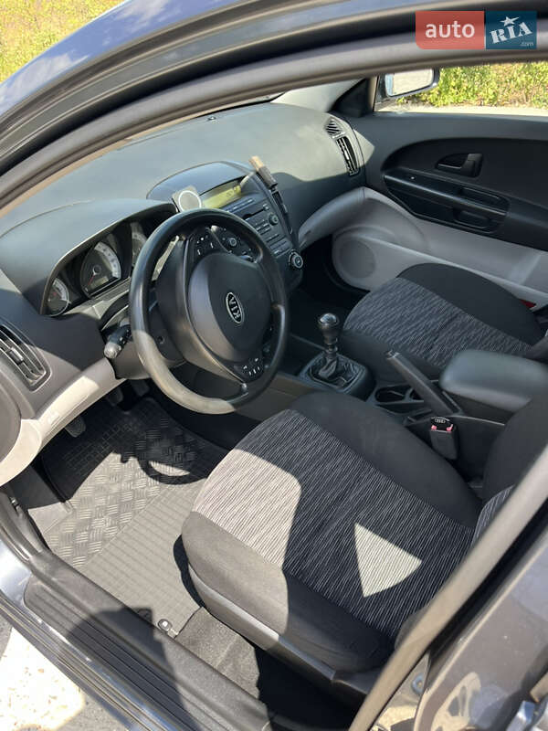 Хэтчбек Kia Ceed 2008 в Южноукраинске