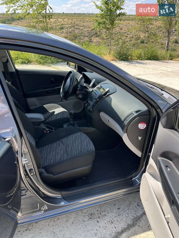 Хэтчбек Kia Ceed 2008 в Южноукраинске