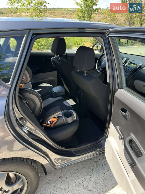 Хэтчбек Kia Ceed 2008 в Южноукраинске