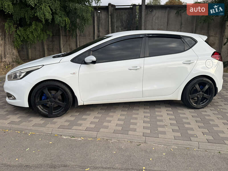 Хэтчбек Kia Ceed 2012 в Лубнах