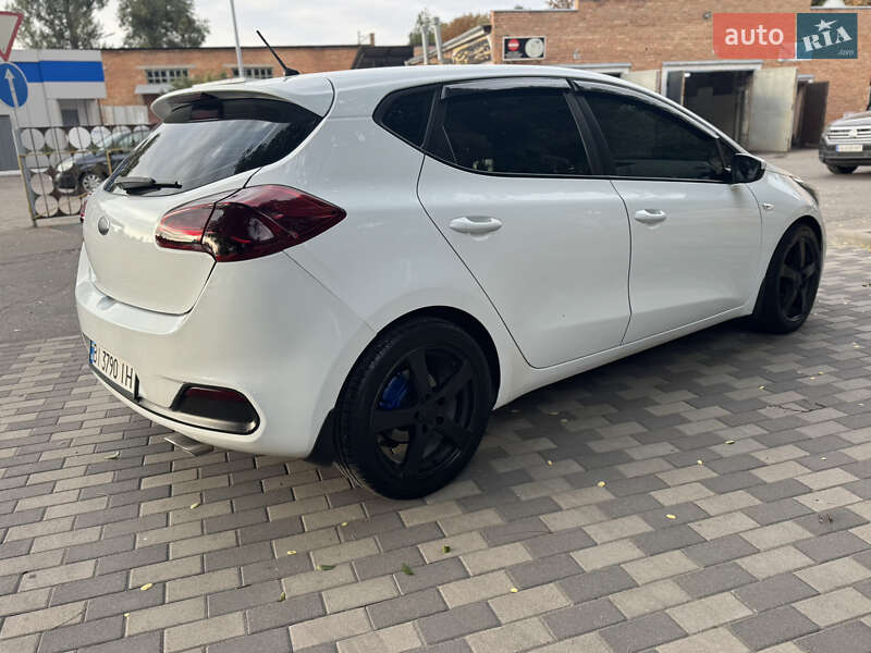 Хэтчбек Kia Ceed 2012 в Лубнах